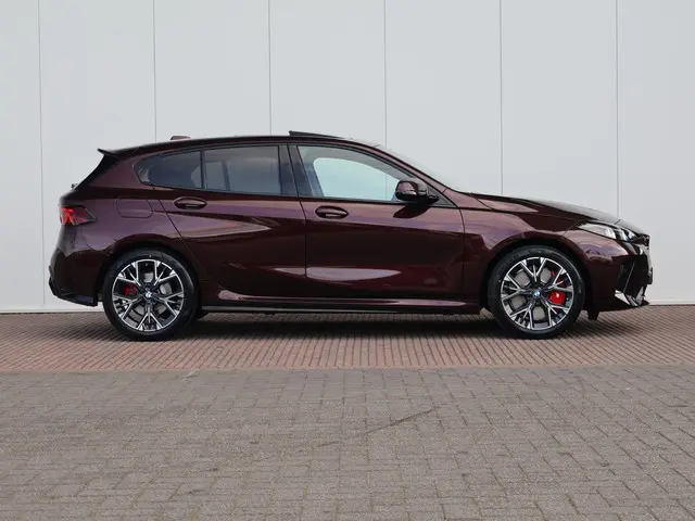 BMW 1 Serie 120 2025 Benzine 4