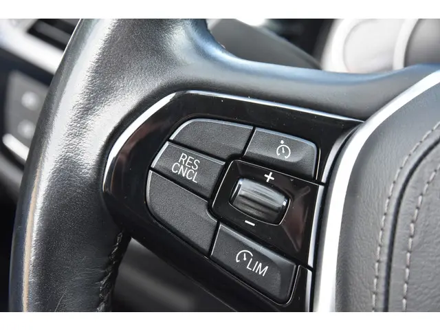 BMW 5 Serie Touring 520i Executive 2018 Benzine 16