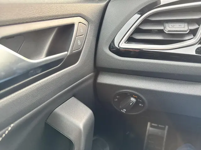 Volkswagen T-Roc 1.5 TSI R-Line 2025 Benzine 21