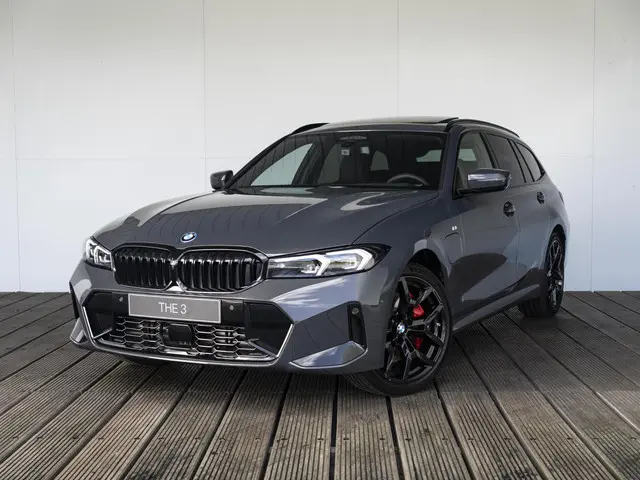 BMW 3 Serie Touring 330e 2026 Hybride Benzine 45