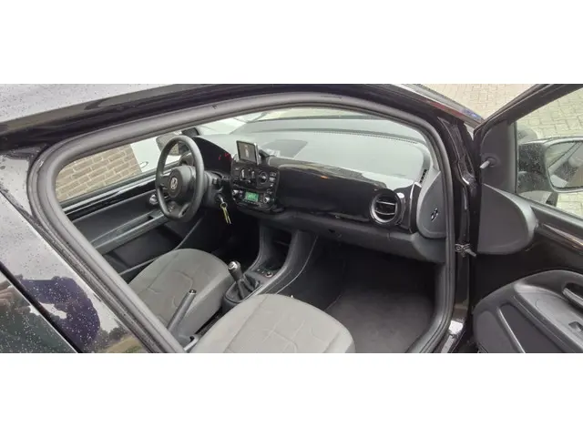 Volkswagen up! 1.0 move up! BlueM. 2015 Benzine 21