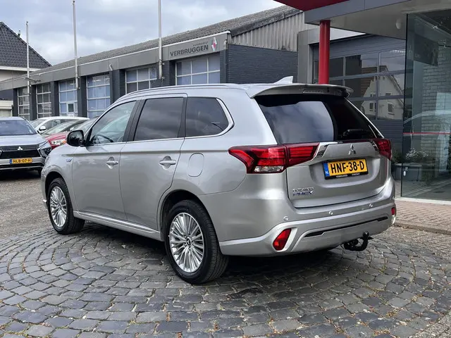 Mitsubishi Outlander 2.4 PHEV Pure+ 2020 Hybride Benzine 3
