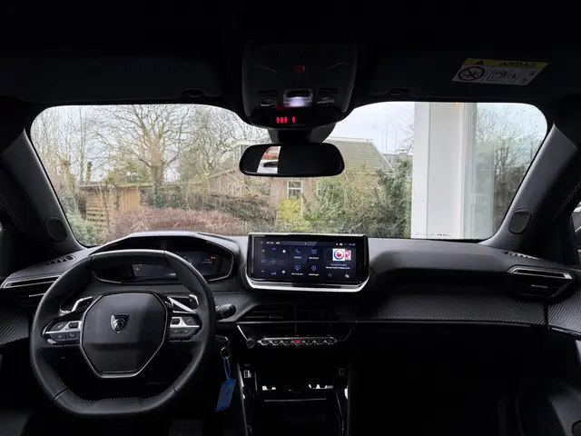 Peugeot 2008 1.2 Hybrid 145 Allure 2025 Hybride Benzine 4