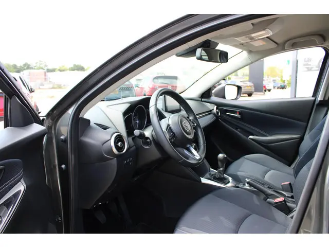 Mazda 2 1.5 Skyactiv-G Luxury 2021 Benzine 15