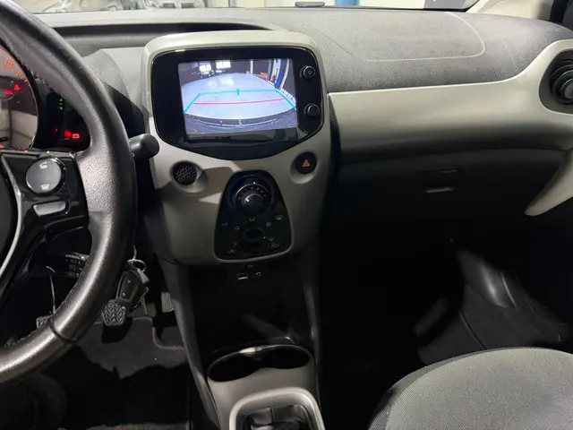 Toyota Aygo 1.0 VVT-i x-play 2017 Benzine 6