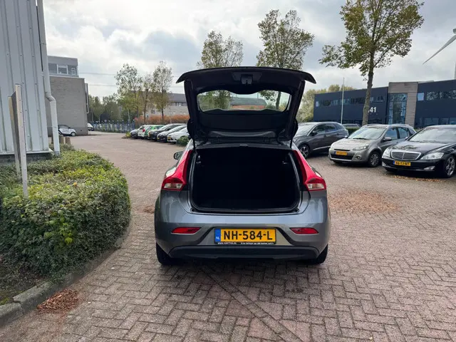 Volvo V40 1.5 T2 R-Design AUTOMAAT!! 2016 Benzine 10