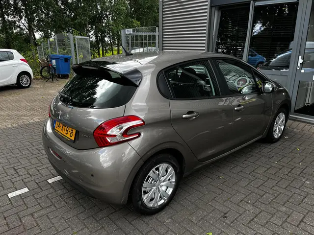 Peugeot 208 1.2 VTi Active *AC 2012 Benzine 9