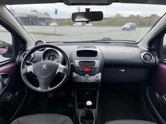 Peugeot 107 1.0 Envy 2012 Benzine 13