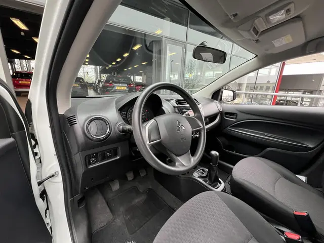 Mitsubishi Space Star 1.0 Cool+ 2020 Benzine 19