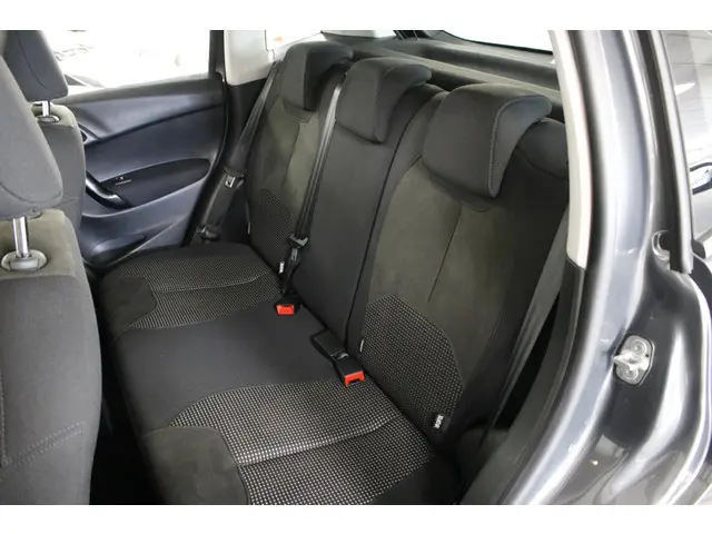 Citroën C3 1.2 PureTech Exclusive 2015 Benzine 5