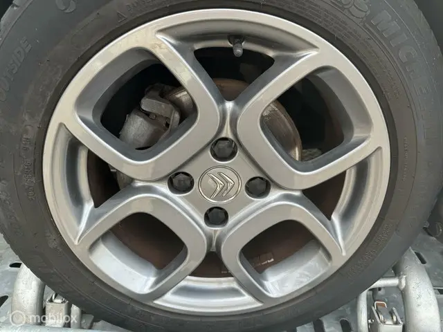 Citroën C4 Cactus 1.2 e-VTi Shine 2014 Benzine 29
