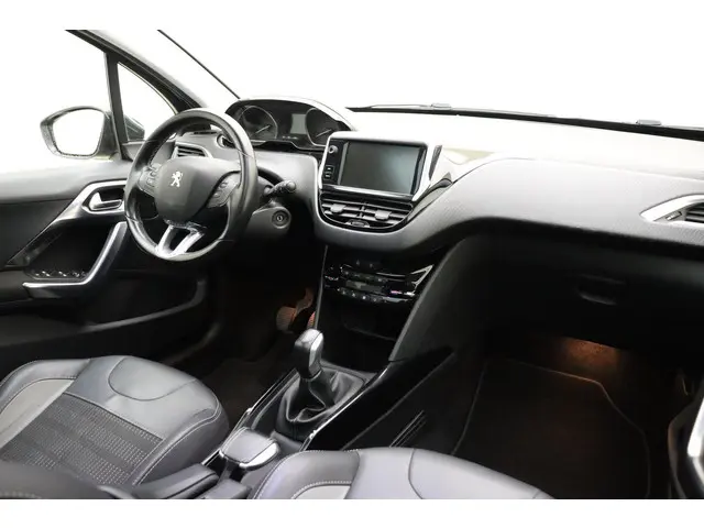 Peugeot 2008 1.2 PureTech 110pk Allure 2017 Benzine 3