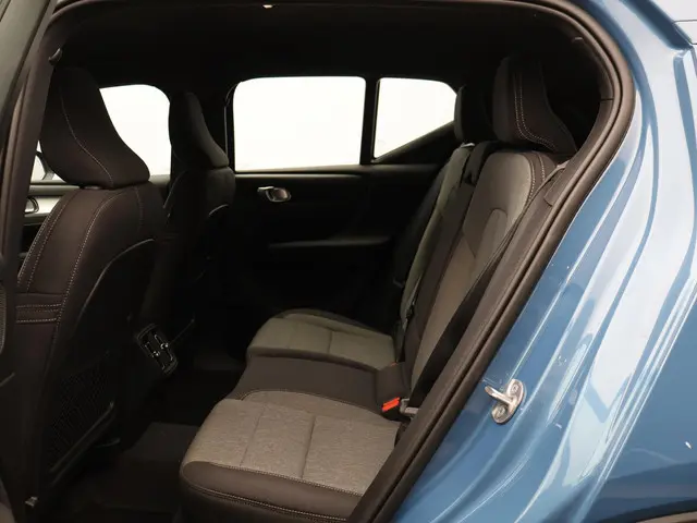 Volvo XC40 B4 Plus Dark 2025 Benzine 6