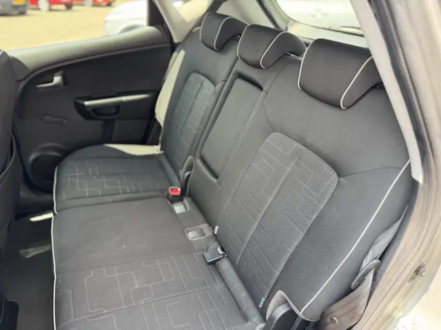 Kia Venga 1.6 CVVT DynamicLine 2015 Benzine 11