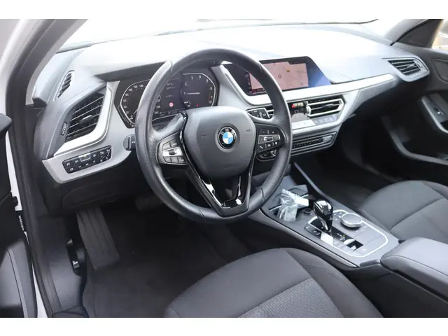 BMW 1 Serie 118i Executive Edition 2019 Benzine 7