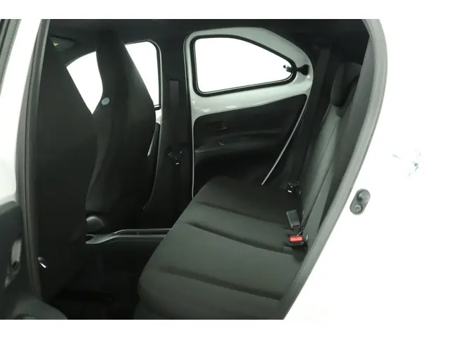 Toyota Aygo X Hybrid 115 play 2026 Hybride Benzine 17