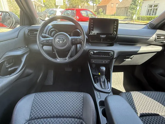 Toyota Yaris 1.5 Hybrid Executive 2021 Hybride Benzine 10