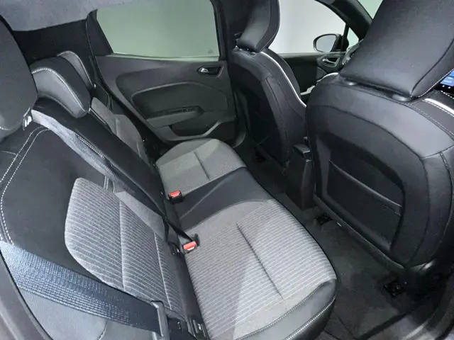 Mitsubishi Colt 1.6 HEV Intense+ 2025 Hybride Benzine 31