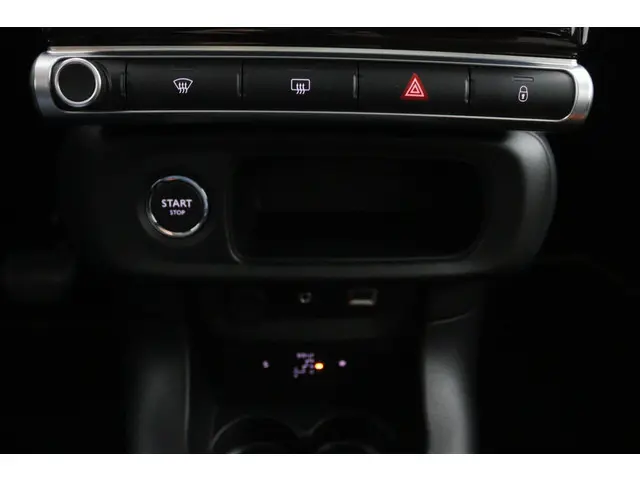 Citroën C3 1.2 PureTech S&S Shine zwart 2017 Benzine 29