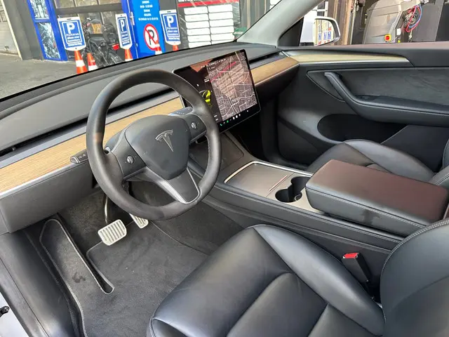 Tesla Model Y Long Range AWD 75 kWh 2022 Elektrisch 9