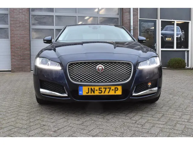 Jaguar XF 2.0 Portfolio 2016 Benzine 8