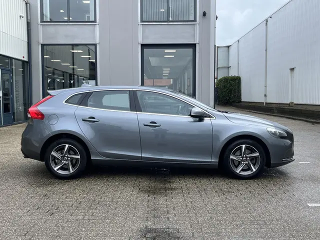 Volvo V40 3