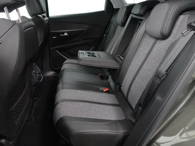 Peugeot 3008 1.2 PureTech GT Line Aut- 2018 Benzine 29
