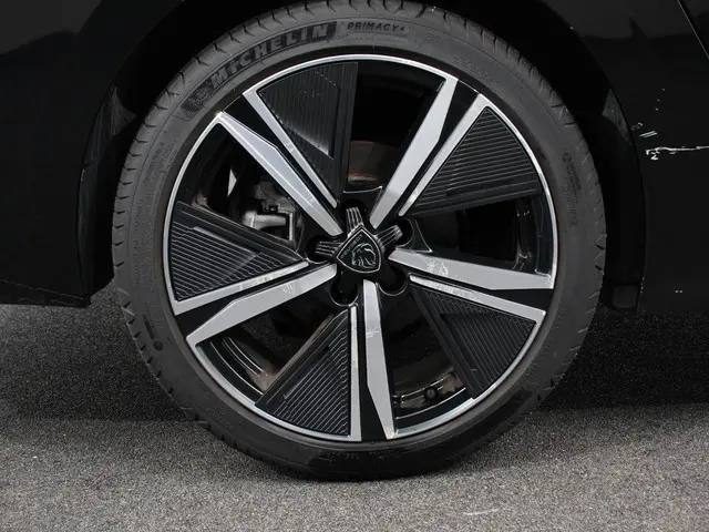 Peugeot 308 1.2 PureTech GT 2024 Benzine 2