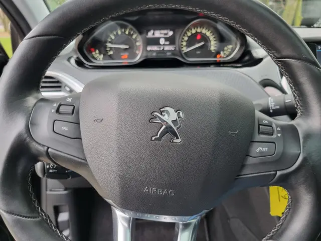 Peugeot 208 1.2 PureTech Tech Edition 2018 Benzine 18