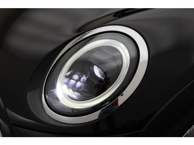 MINI Cooper Mini 1.5 Essential Automaat 2021 Benzine 23
