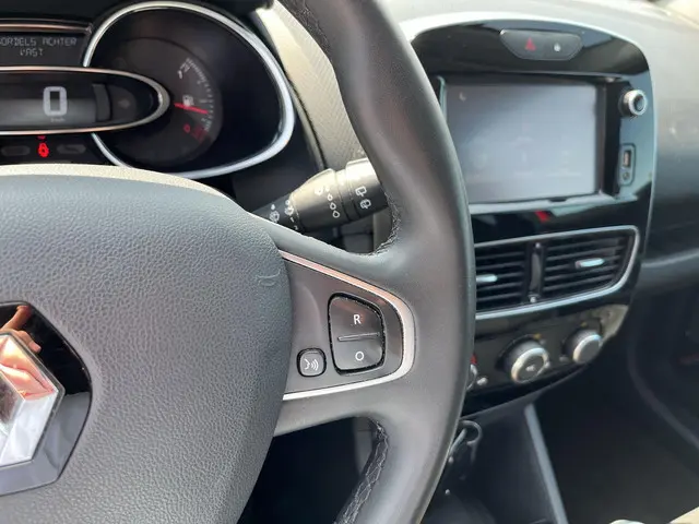 Renault Clio Estate 0.9 TCe Limited 2019 Benzine 20