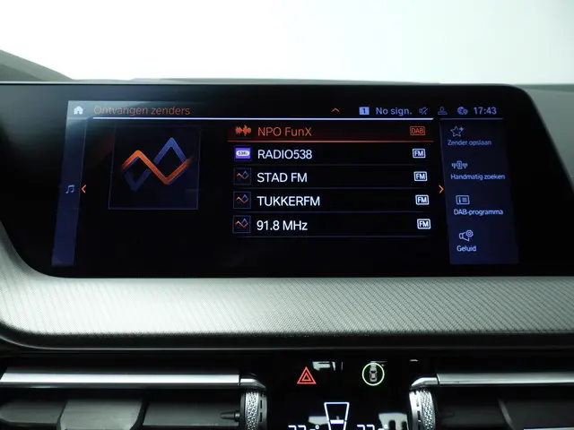 BMW 1 Serie 5-deurs 118i 2021 Benzine 30