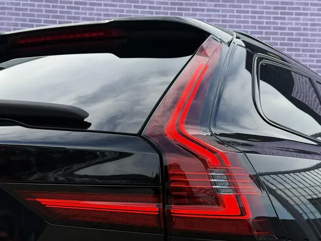 Volvo V90 B4 D Plus Dark 2023 Diesel 9