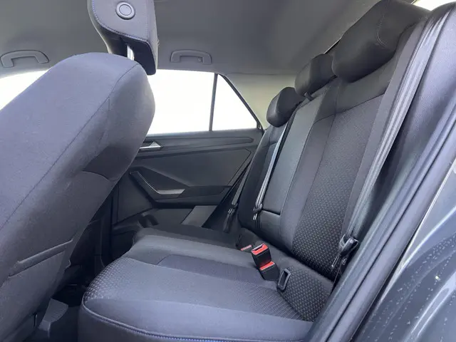 Volkswagen T-Roc 1.5 TSI Sport Business R 2020 Benzine 32