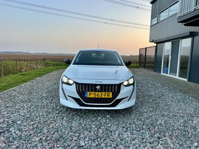 Peugeot 208 1.2 PureTech Allure 2022 Benzine 5