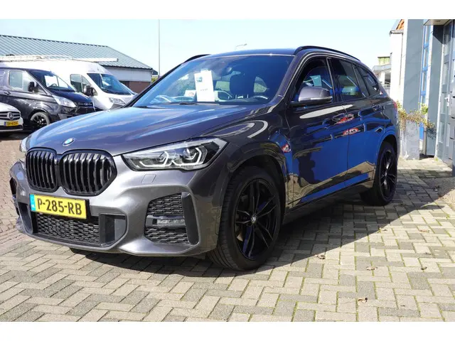 BMW X1 SDrive18i High ExecutiveM-Sport 2021 Benzine 4