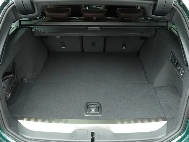 BMW 3 Serie Touring 330e 2025 Hybride Benzine 27