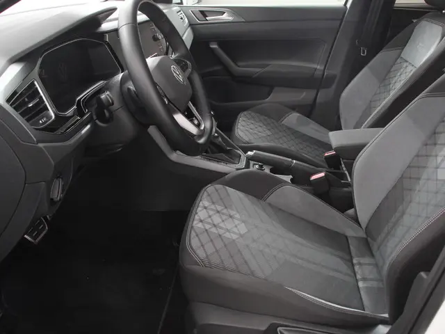 Volkswagen Polo 1.0 TSI DSG R-Line 2024 Benzine 9
