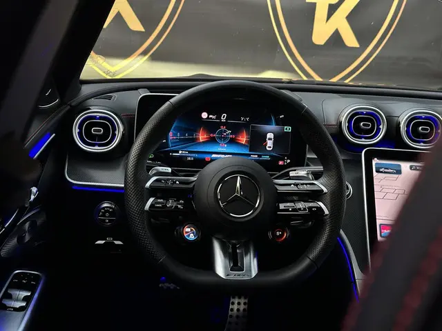 Mercedes-Benz C-Klasse AMG 43 4MATIC 2024 Benzine 37
