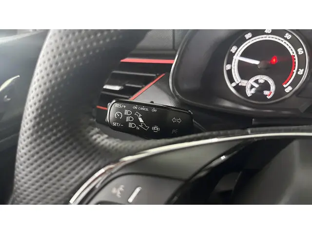 Škoda Kamiq 1.0 TSI Sport Business 2023 Benzine 21