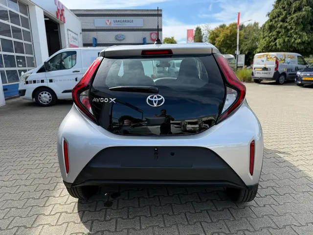 Toyota Aygo X 1.0 VVT-i S-CVT Play Automaat 2024 Benzine 9