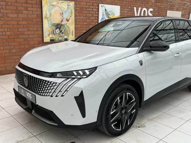Peugeot 3008 Hybrid 136 GT 2024 Hybride Benzine 10