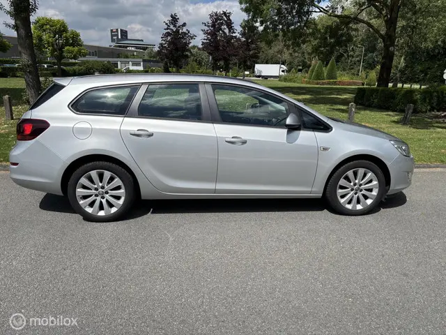 Opel Astra Sports Tourer 1.4 Turbo Sport 2012 Benzine 2