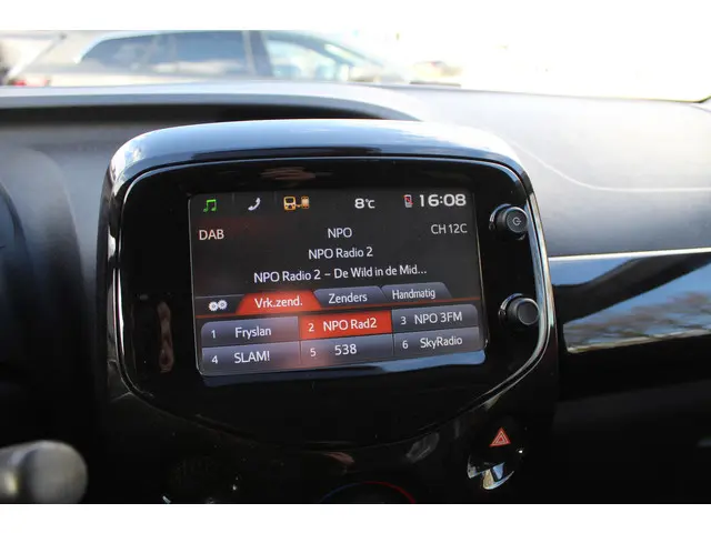 Toyota Aygo 1.0 VVT-i X-cite Bi-tone 2017 Benzine 15