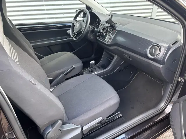 Volkswagen up! 1.0 BMT move up! 2018 Benzine 9