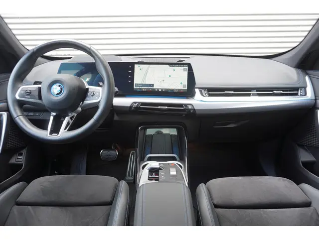 BMW X1 xDrive25e 2025 Hybride Benzine 11