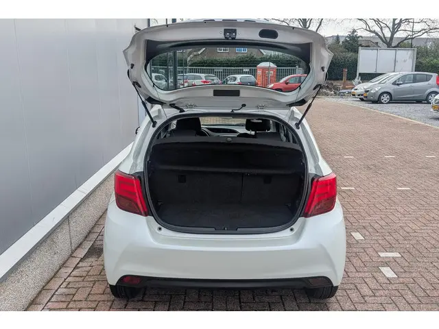 Toyota Yaris 1.5 Hybrid Lease 2015 Hybride Benzine 10