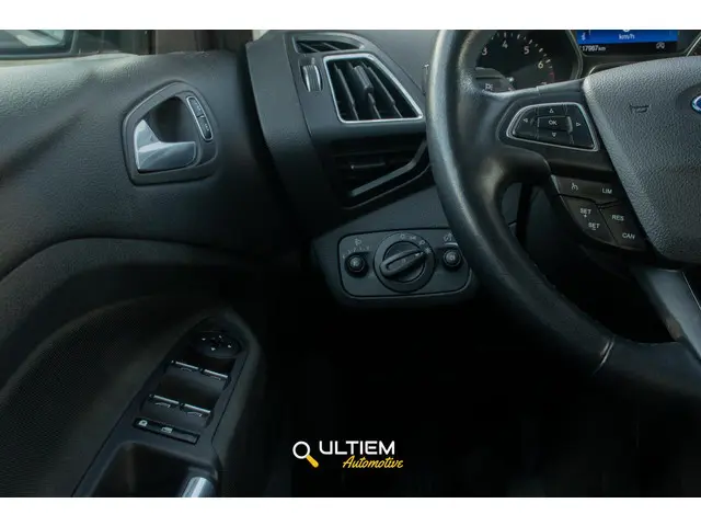 Ford C-MAX 1.5 Titanium 2015 Benzine 17