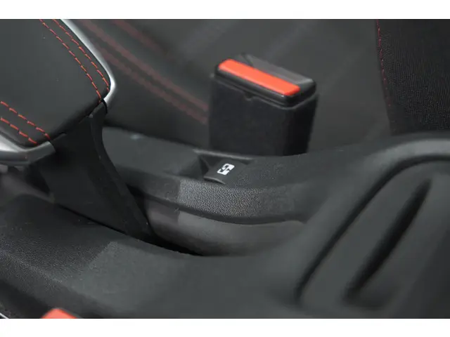 Peugeot 2008 PureTech 130 GT-Line 2019 Benzine 39