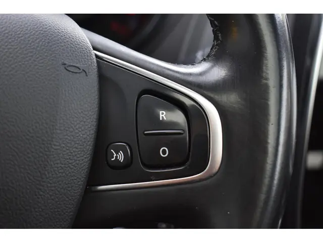 Renault Captur TCe 150 EDC Intens 2018 Benzine 25